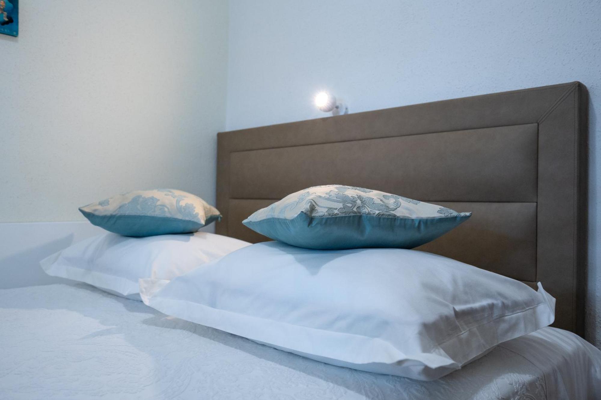 Adam Apartments Stobreč Buitenkant foto