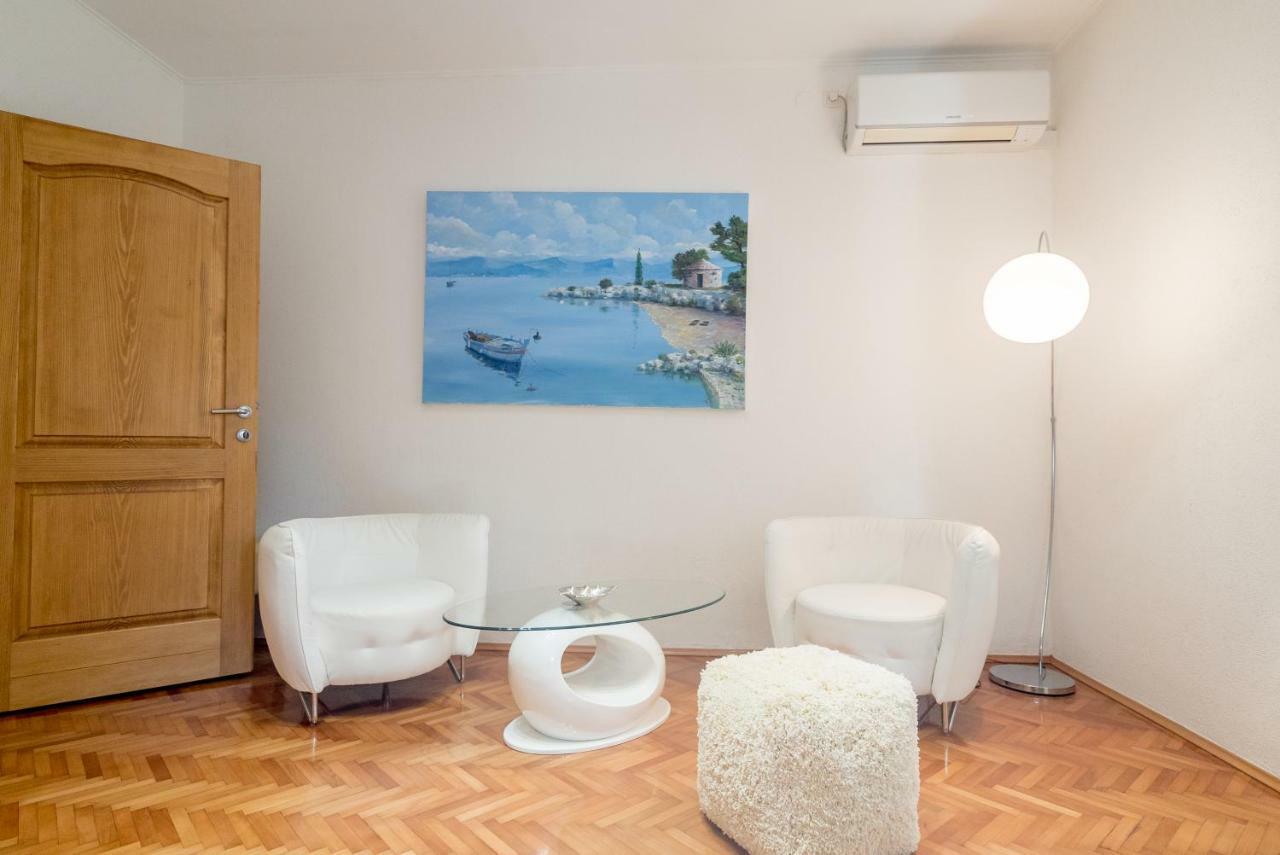 Adam Apartments Stobreč Buitenkant foto