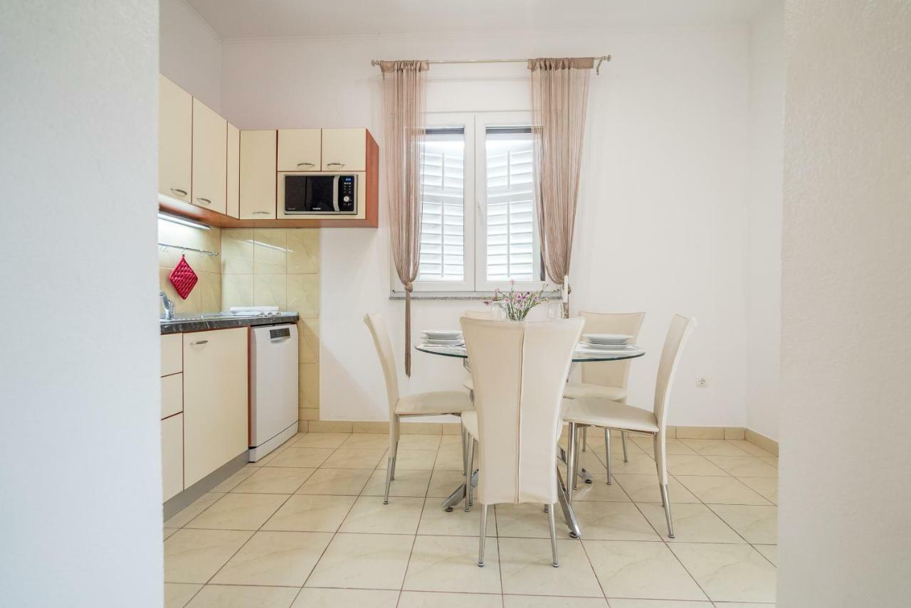 Adam Apartments Stobreč Buitenkant foto