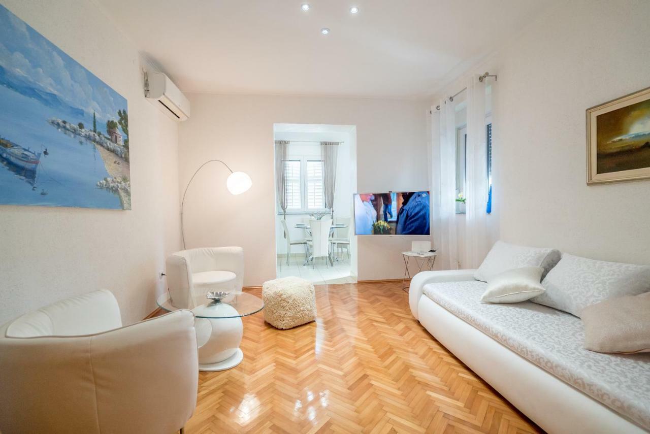 Adam Apartments Stobreč Buitenkant foto