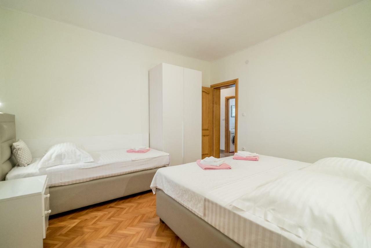 Adam Apartments Stobreč Buitenkant foto